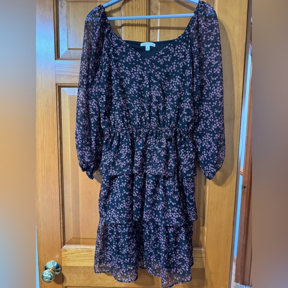 Ophelia Roe Dresses & Skirts - Floral Tiered Dress with Puff Sleeves Size Medium